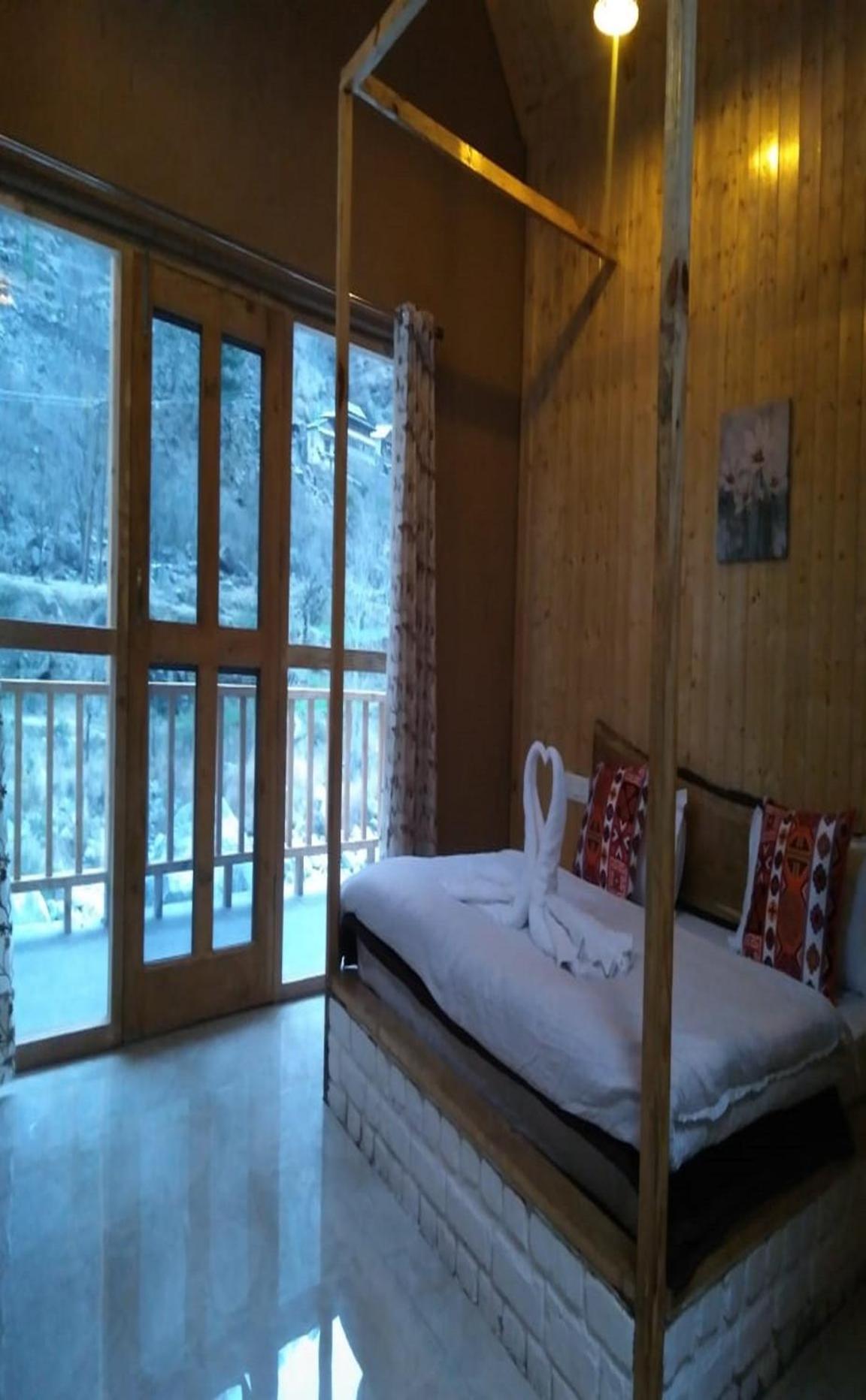 Offbeat Abodes - Tirthan Valley Banjar Exterior photo